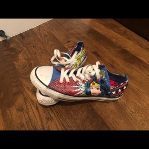 Wonder Woman converse